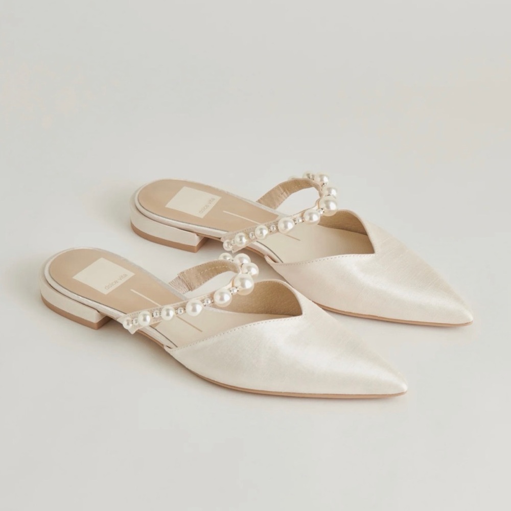 Elegant Cream Pearl-Embellished Women's Mules Kanika Pearl Flats Vanilla Pearls